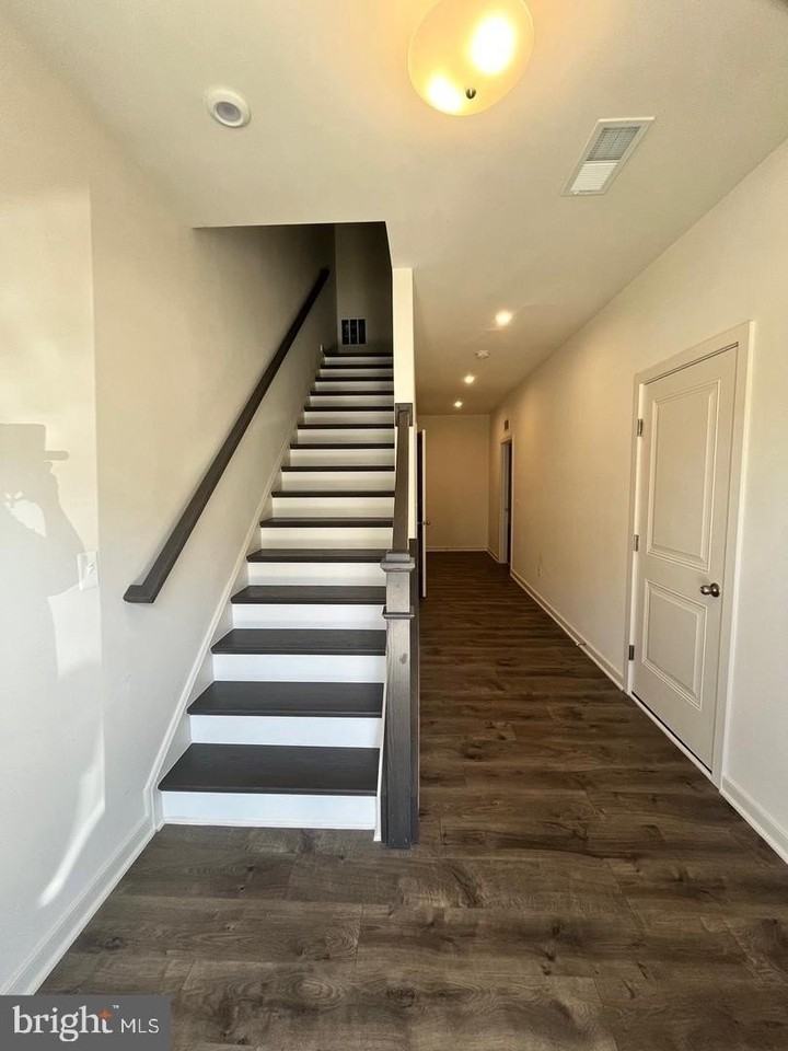 608 Cherryview Dr - Photo 2 of 5
