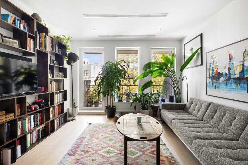 349 22nd St - Photo 2 of 10