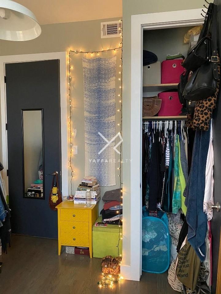 555 Hart St - Photo 5 of 10