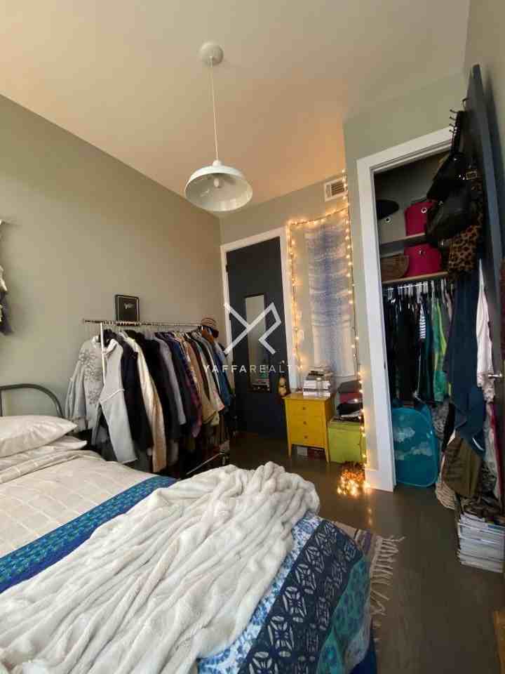 555 Hart St - Photo 6 of 10