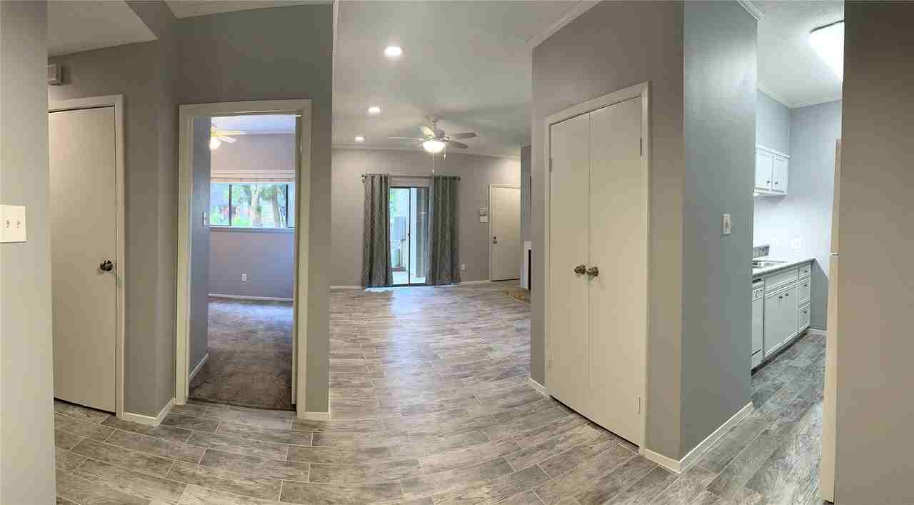 7037 N Holiday Dr - Photo 3 of 22