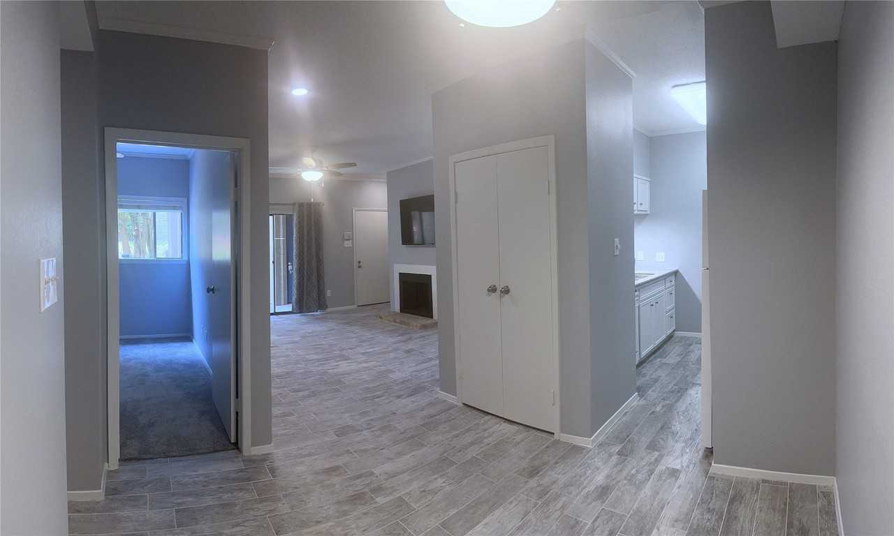 7037 N Holiday Dr - Photo 4 of 22