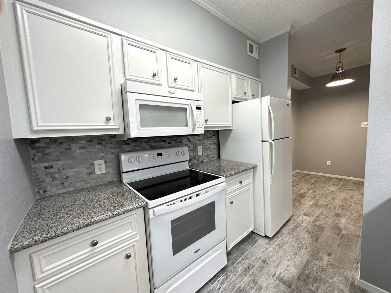 7037 N Holiday Dr - Photo 6 of 22