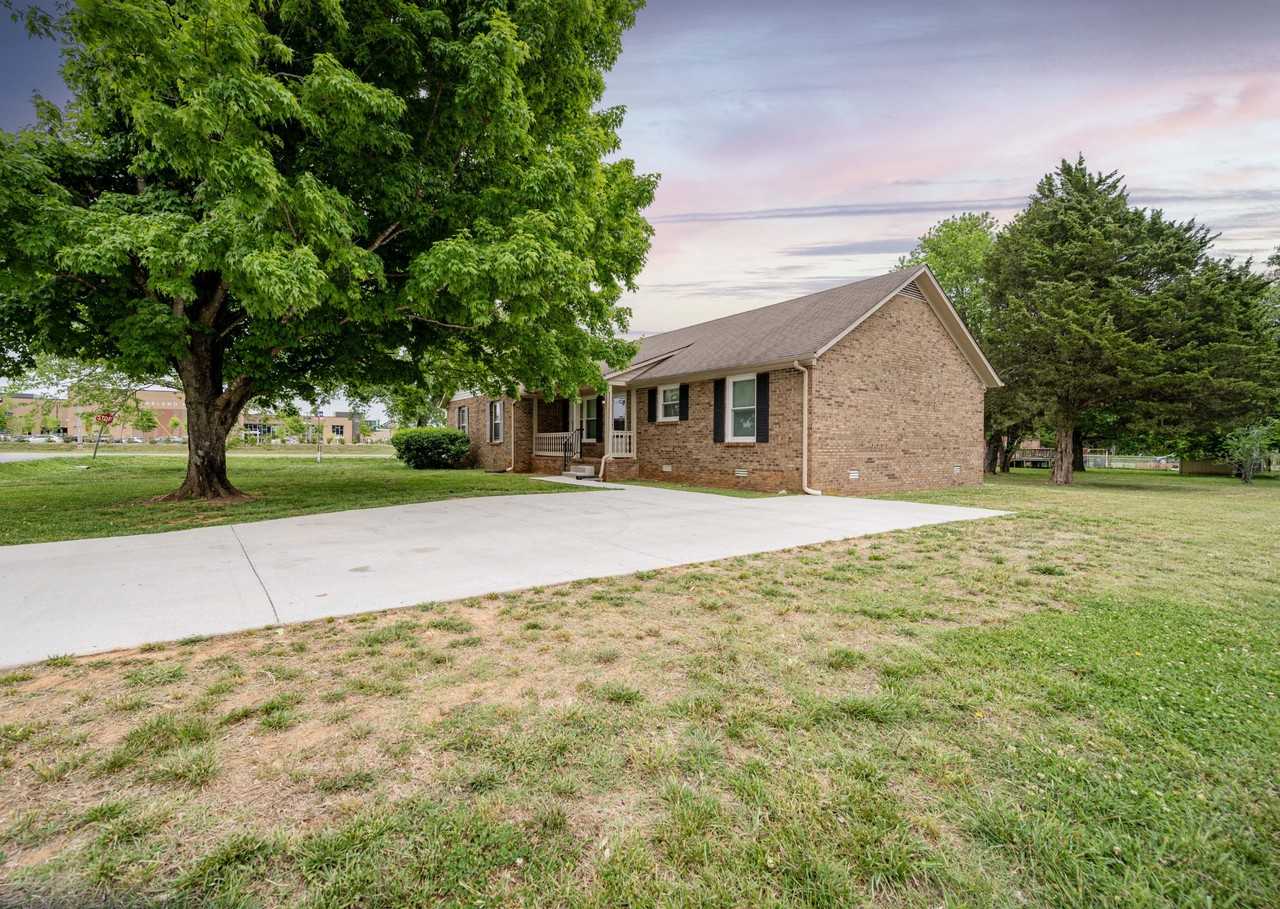 2594 Exeter Dr - Photo 4 of 27