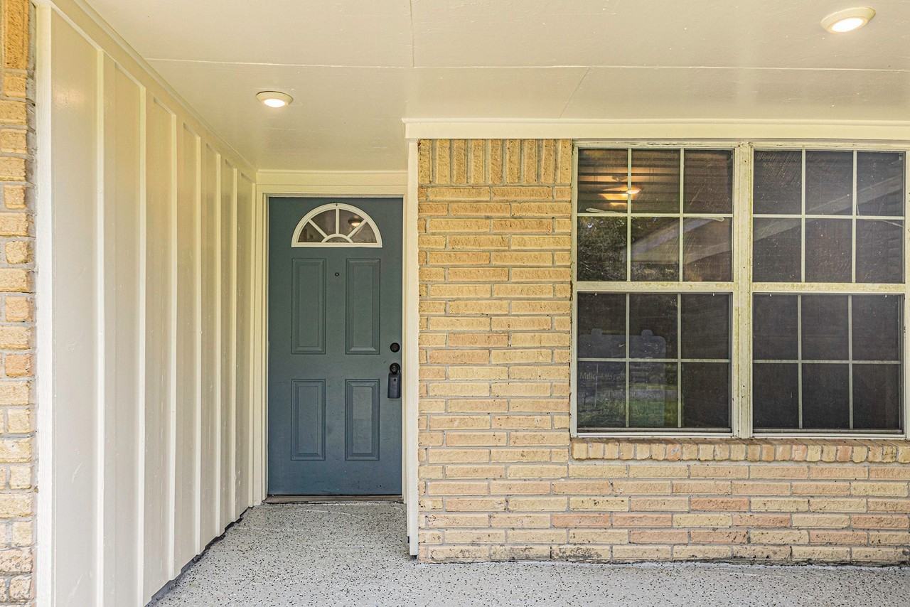 1026 W Lobitt St - Photo 4 of 26