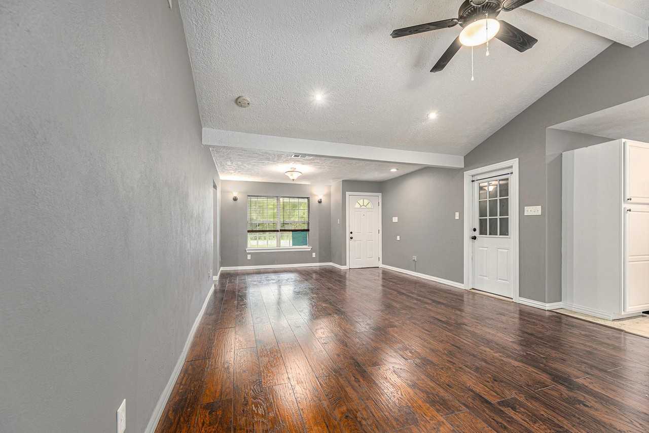 1026 W Lobitt St - Photo 6 of 26