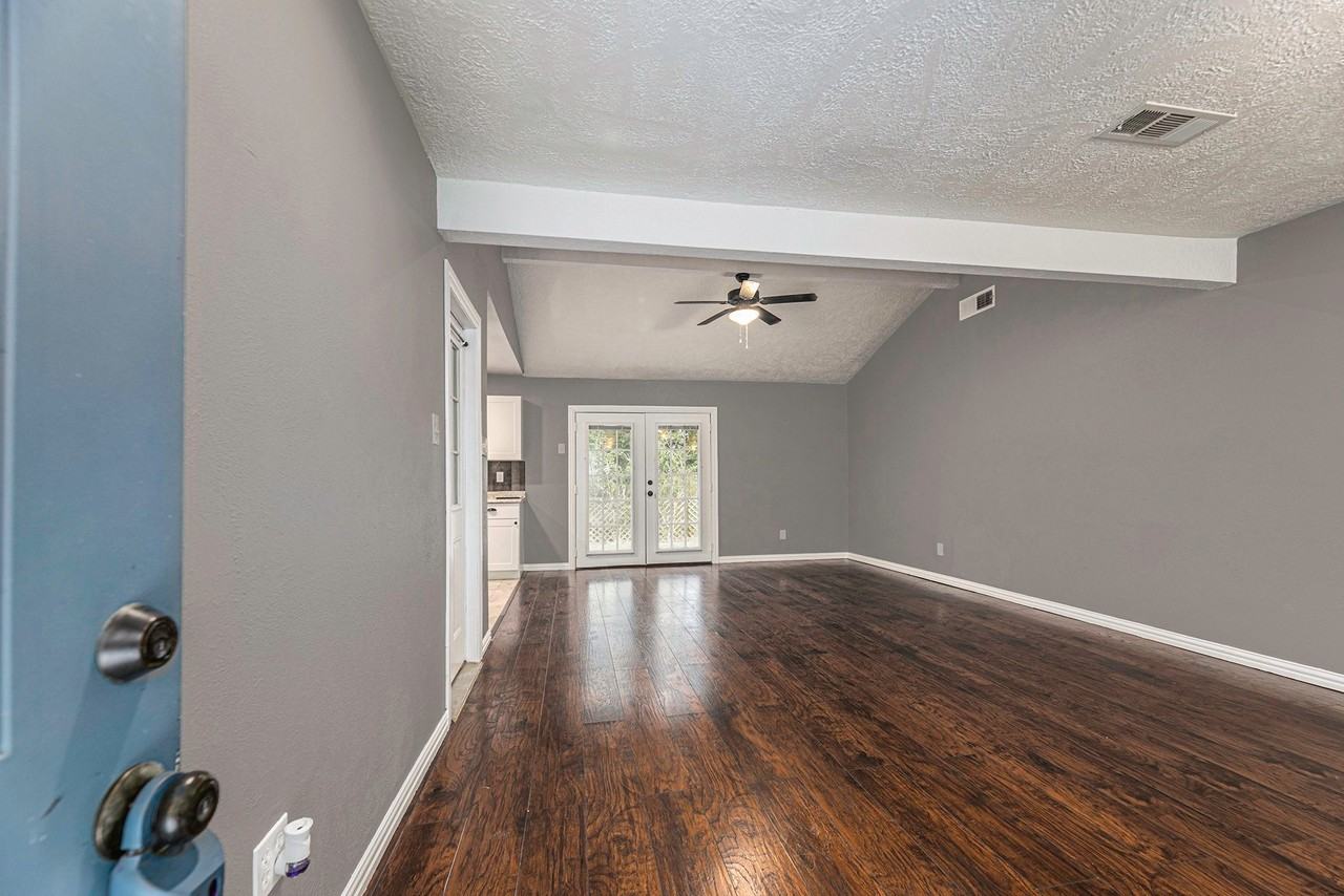 1026 W Lobitt St - Photo 7 of 26