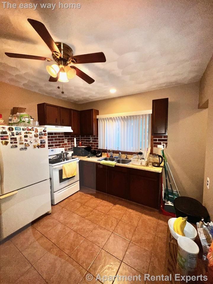 122 Willis Ave - Photo 2 of 21