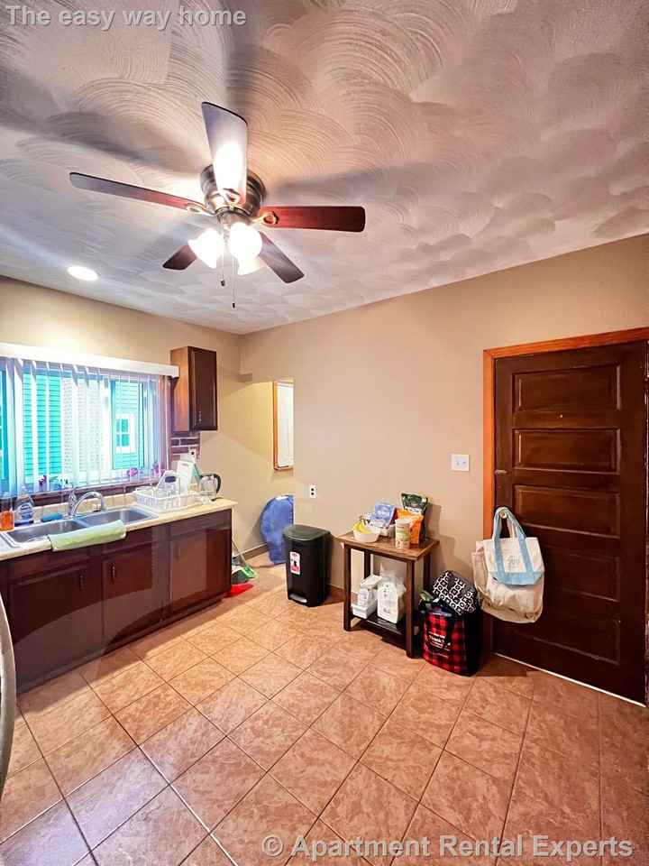 122 Willis Ave - Photo 4 of 21