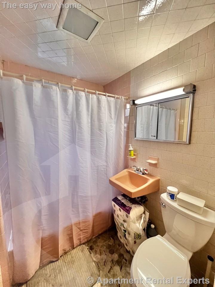 122 Willis Ave - Photo 5 of 21