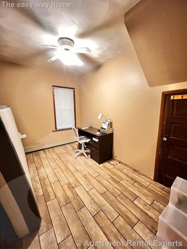 122 Willis Ave - Photo 6 of 21