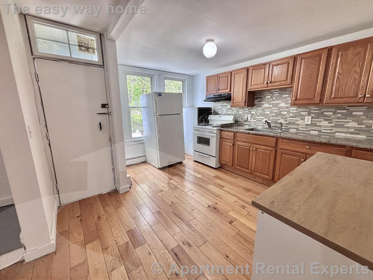509 Medford St #2 - Photo 3 of 17