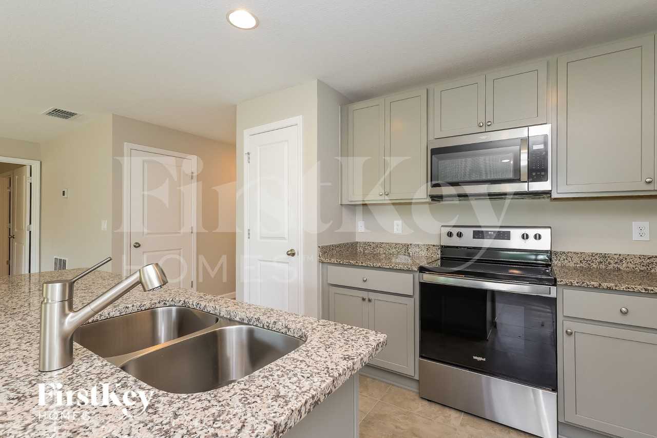 219 Southern Breeze Loop - Photo 6 of 15