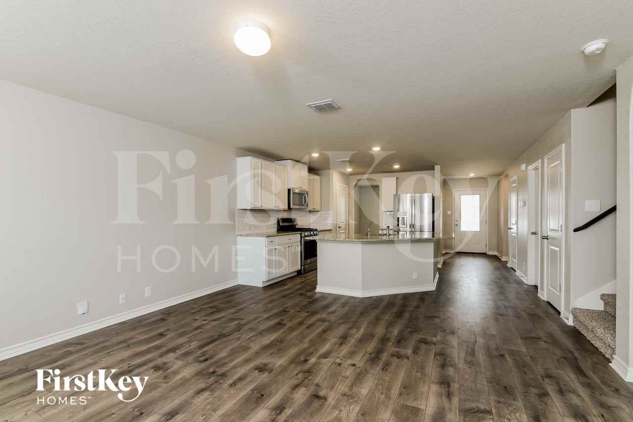 13327 Sugarberry Elm - Photo 2 of 19