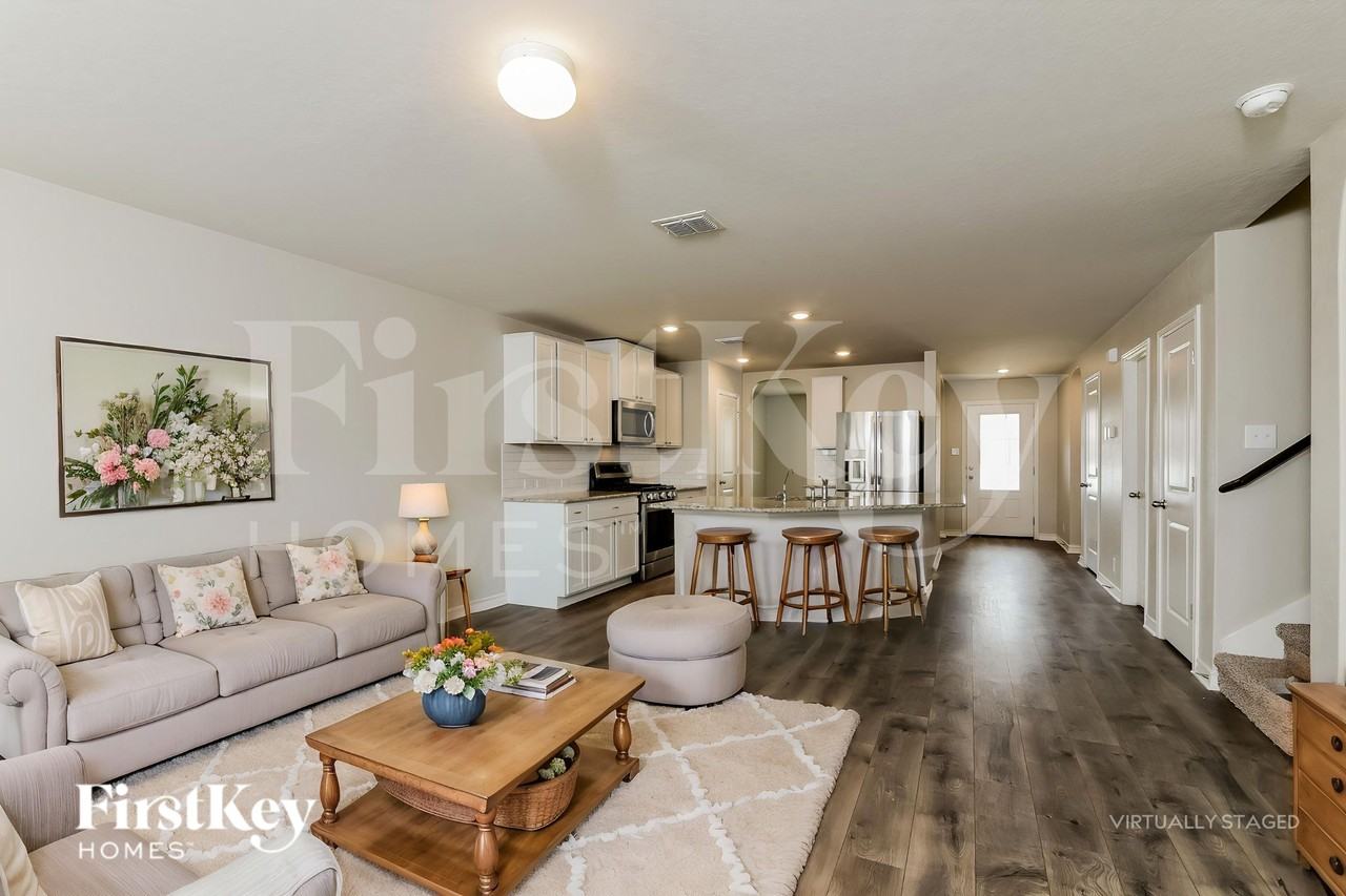 13327 Sugarberry Elm - Photo 3 of 19