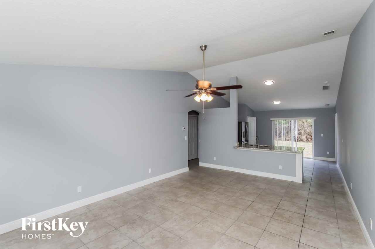 721 Carlyle Ave Se - Photo 3 of 15