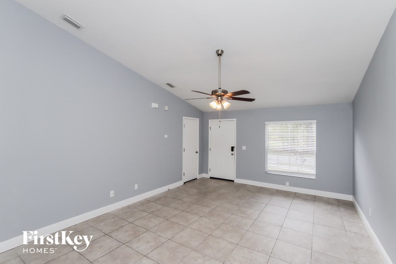721 Carlyle Ave Se - Photo 4 of 15