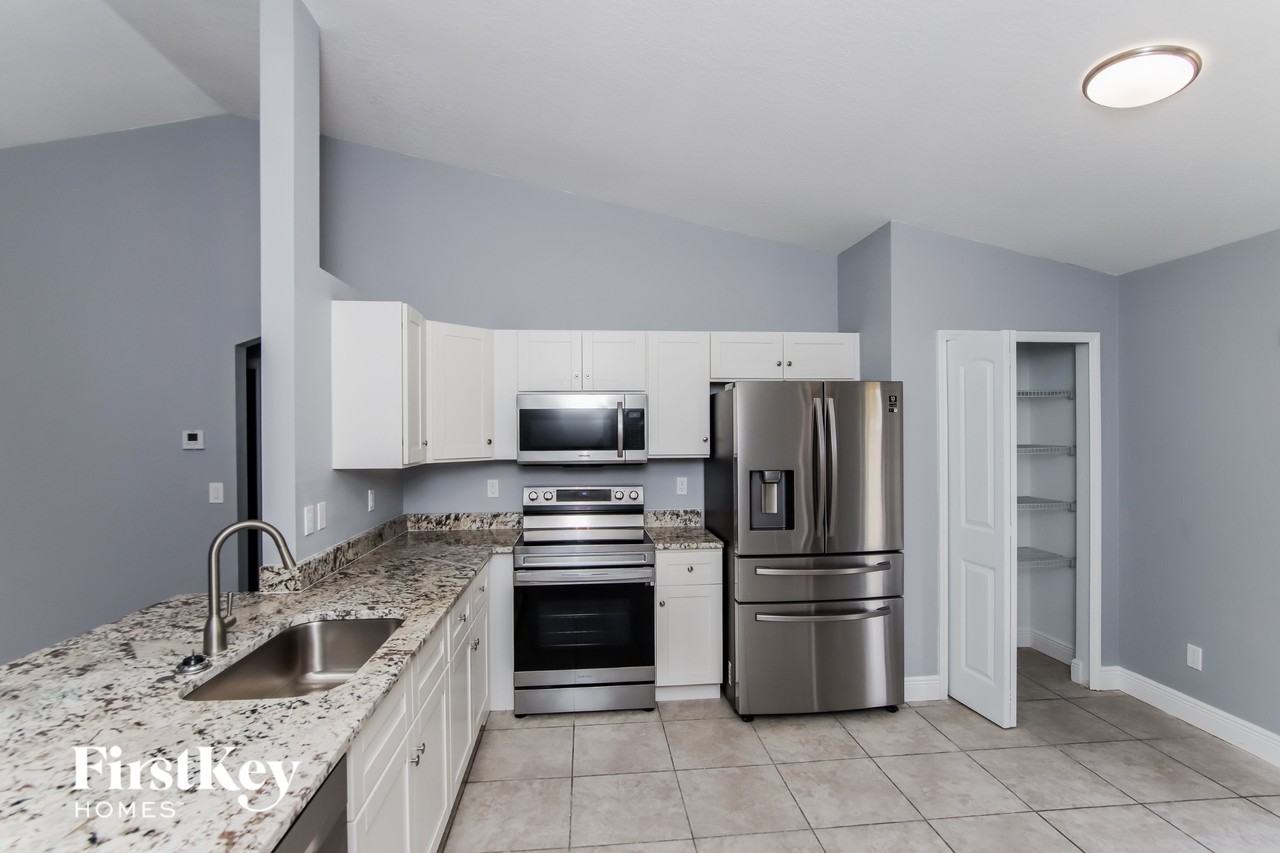 721 Carlyle Ave Se - Photo 6 of 15