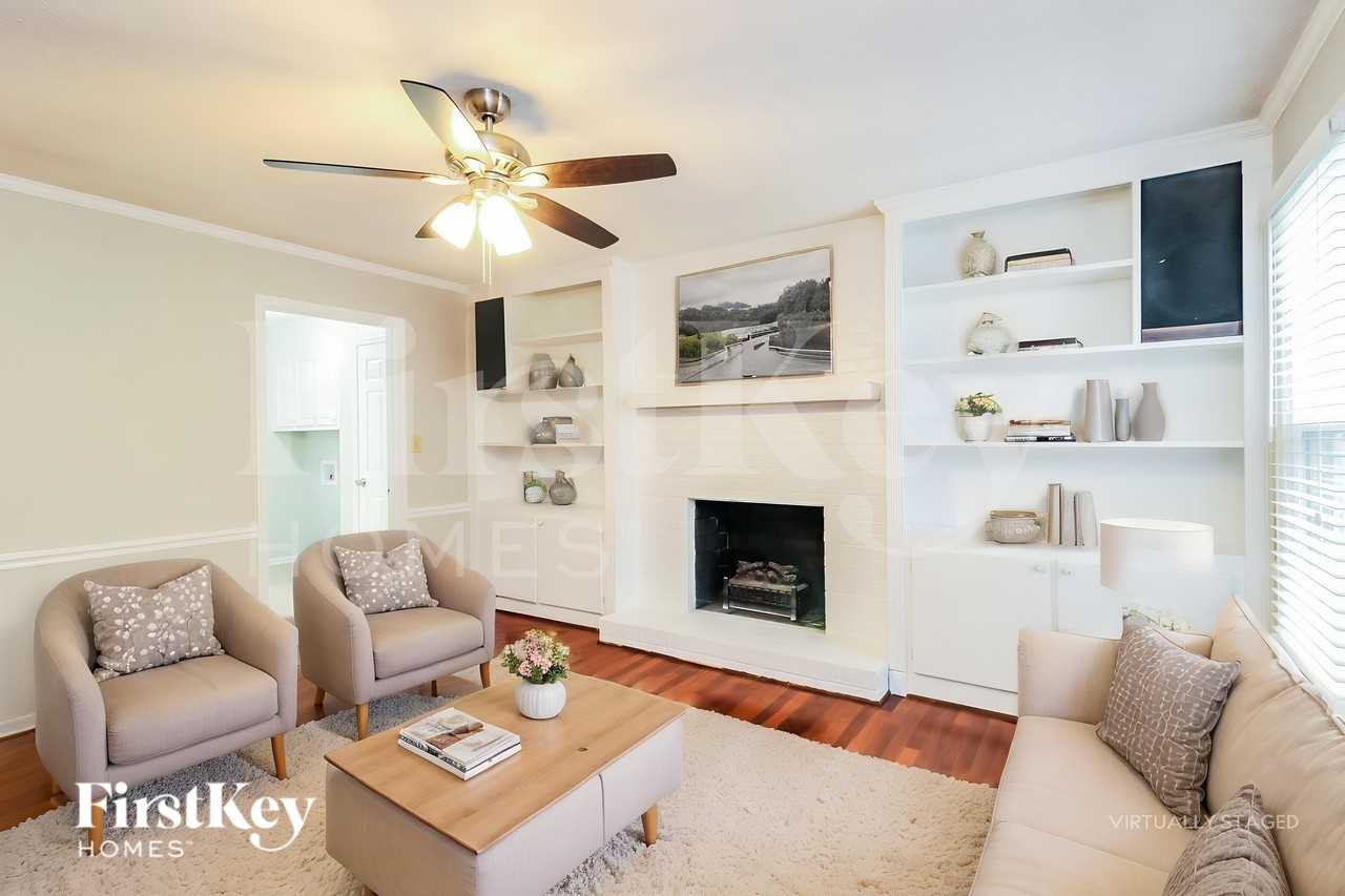3005 Manchester Dr - Photo 3 of 18