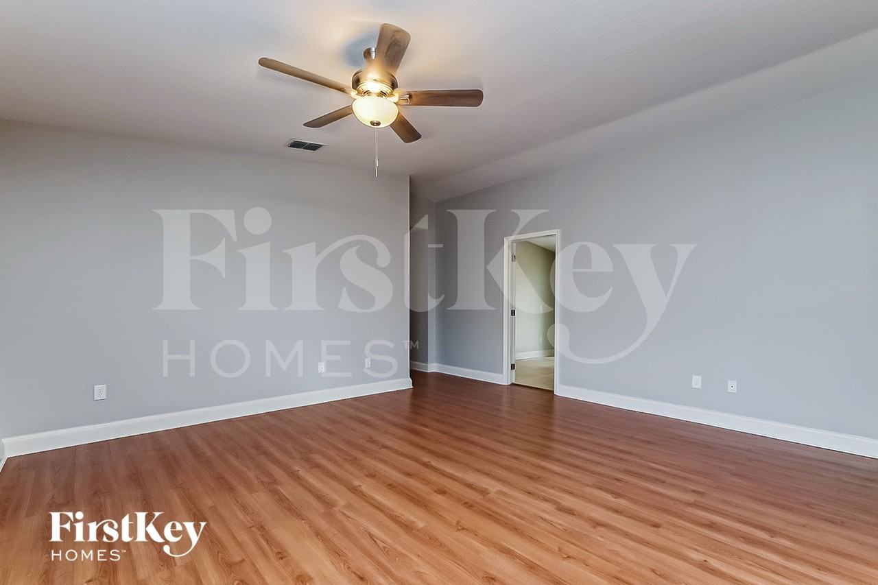 5121 44th Ave N - Photo 2 of 15