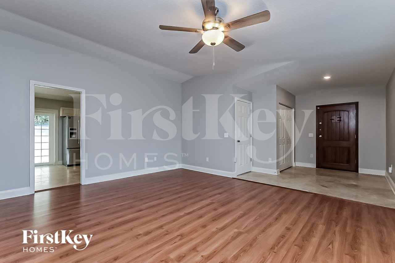5121 44th Ave N - Photo 3 of 15