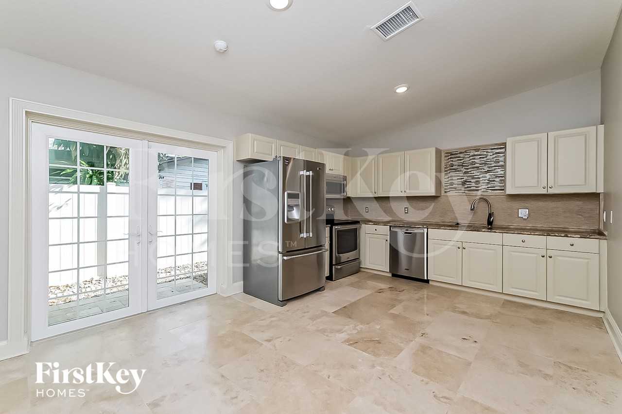 5121 44th Ave N - Photo 5 of 15