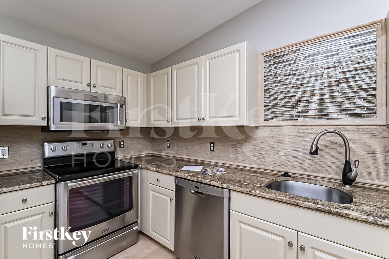 5121 44th Ave N - Photo 6 of 15