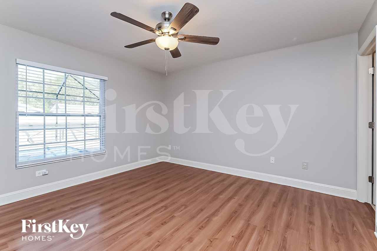 5121 44th Ave N - Photo 7 of 15