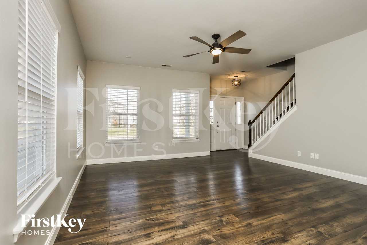 410 Covered Bridge Ln - Photo 3 of 15