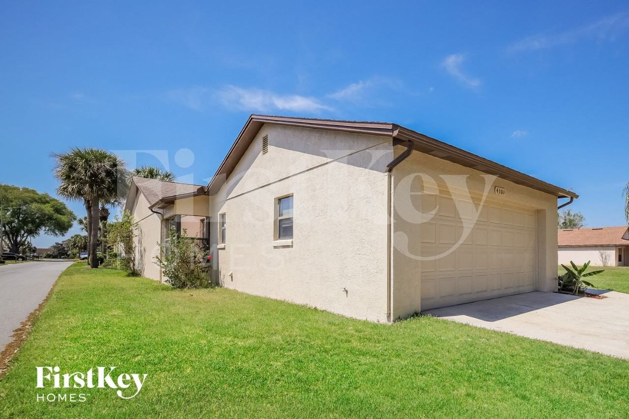 4301 Larrys Lagoon - Photo 2 of 15