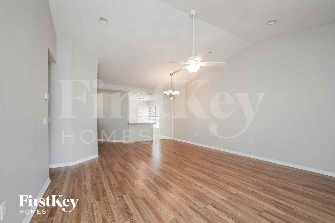 4301 Larrys Lagoon - Photo 4 of 15
