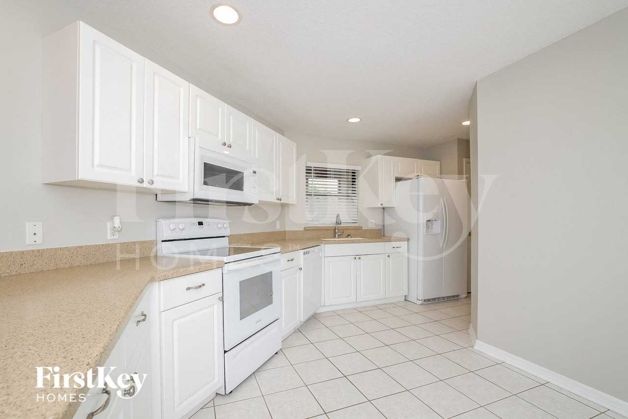 4301 Larrys Lagoon - Photo 6 of 15