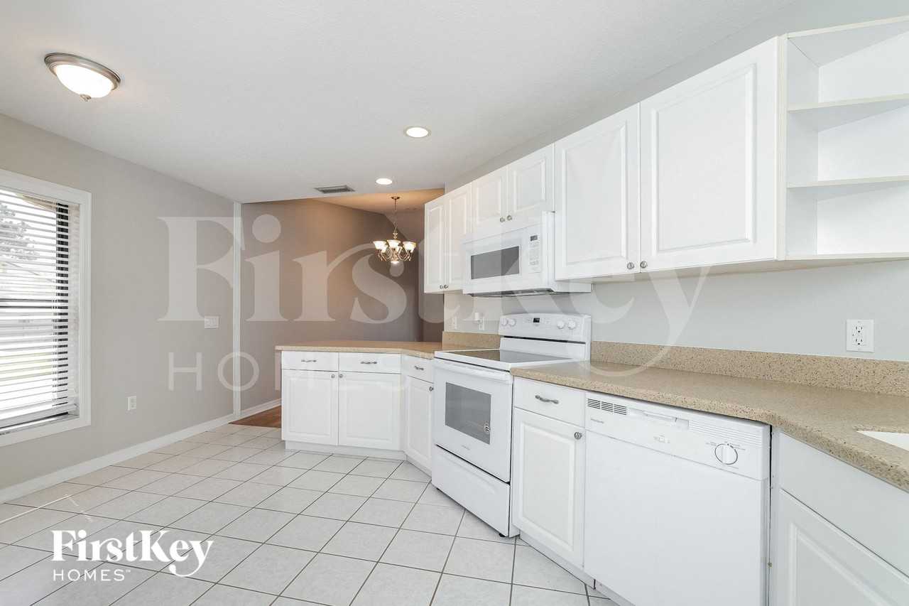 4301 Larrys Lagoon - Photo 7 of 15