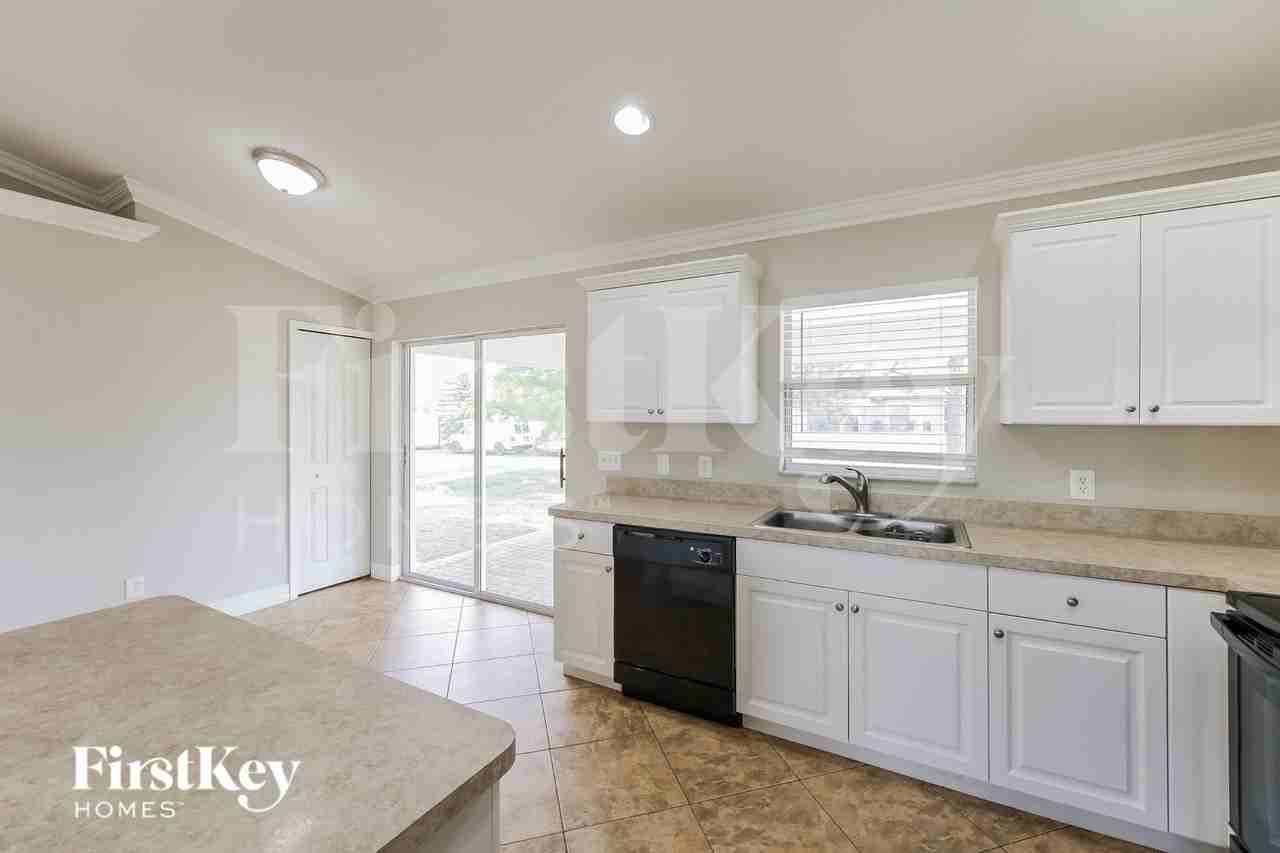 5231 7th St W - Photo 7 of 16