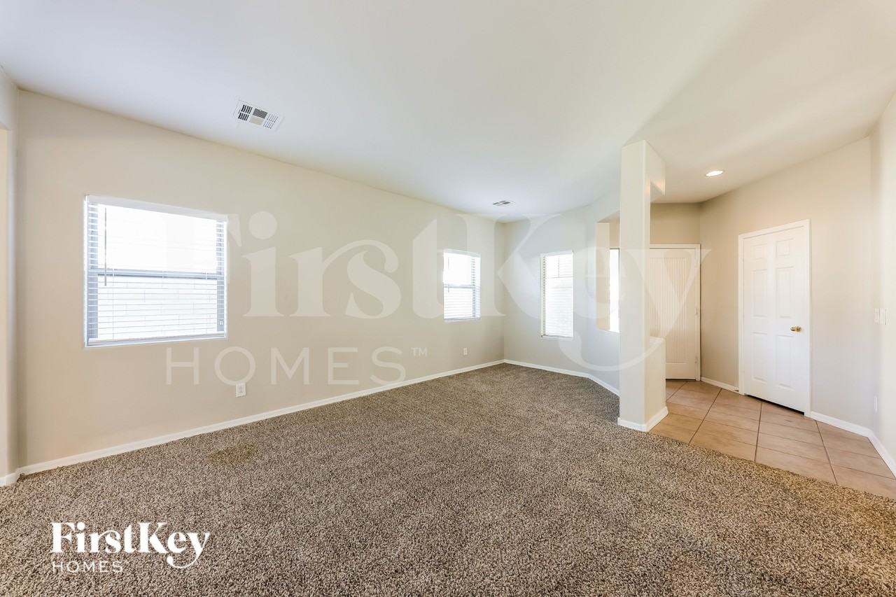 15608 N 172nd Ln - Photo 4 of 17