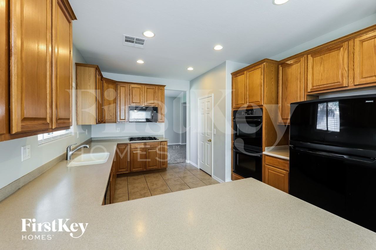 15608 N 172nd Ln - Photo 7 of 17