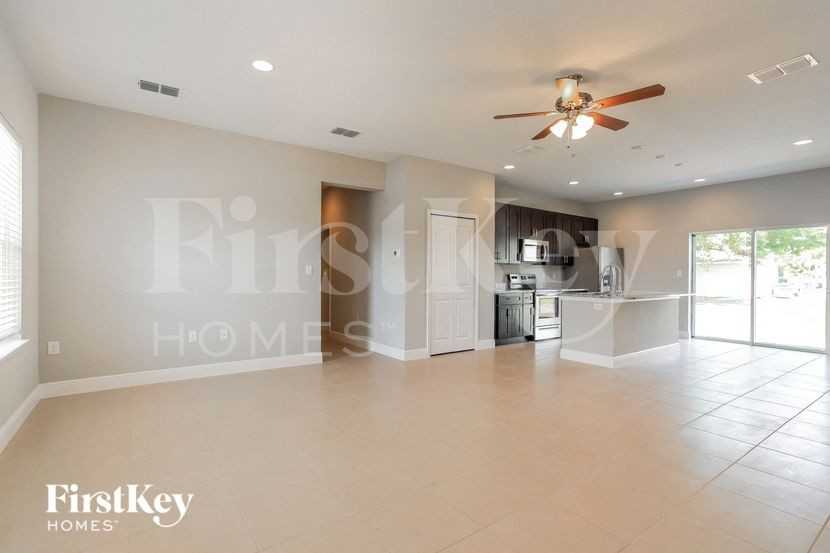 568 Hummingbird Ct - Photo 4 of 15