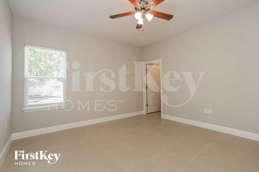 568 Hummingbird Ct - Photo 7 of 15