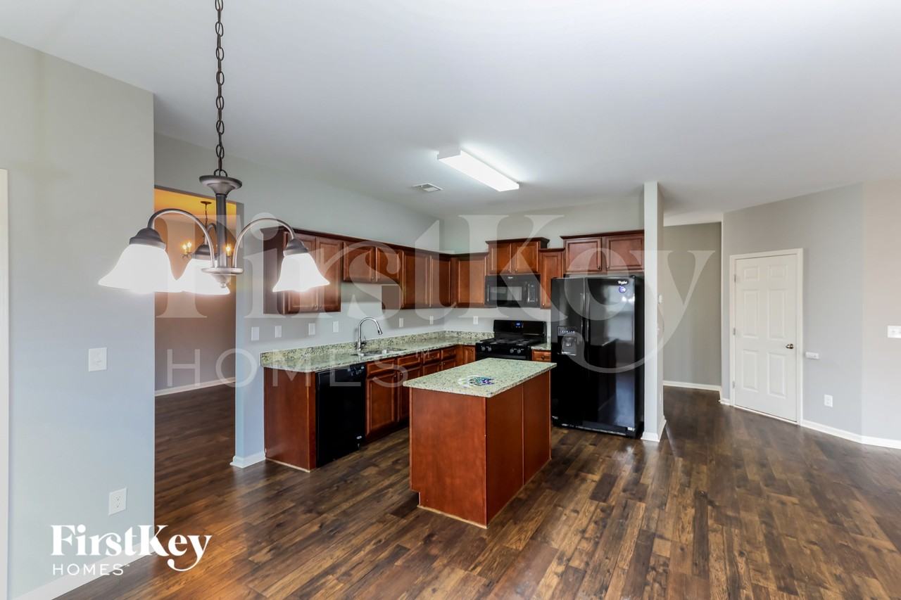 4218 Spruce Trl - Photo 4 of 15