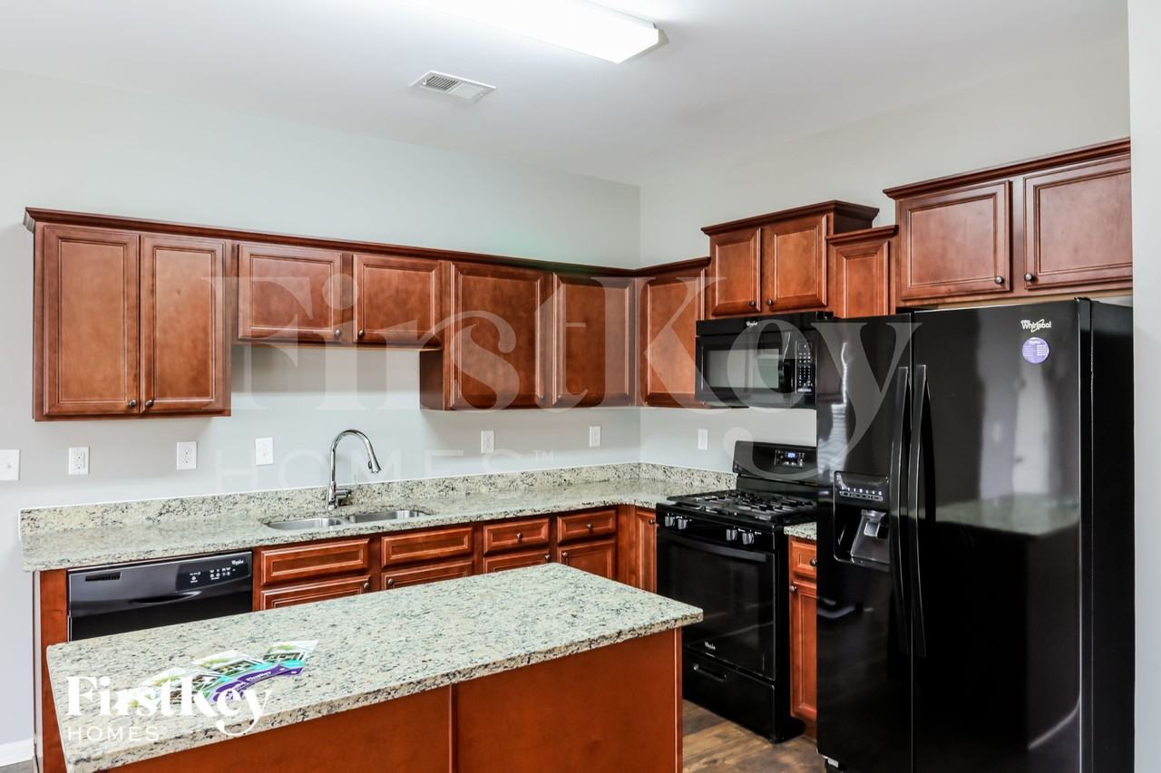 4218 Spruce Trl - Photo 5 of 15