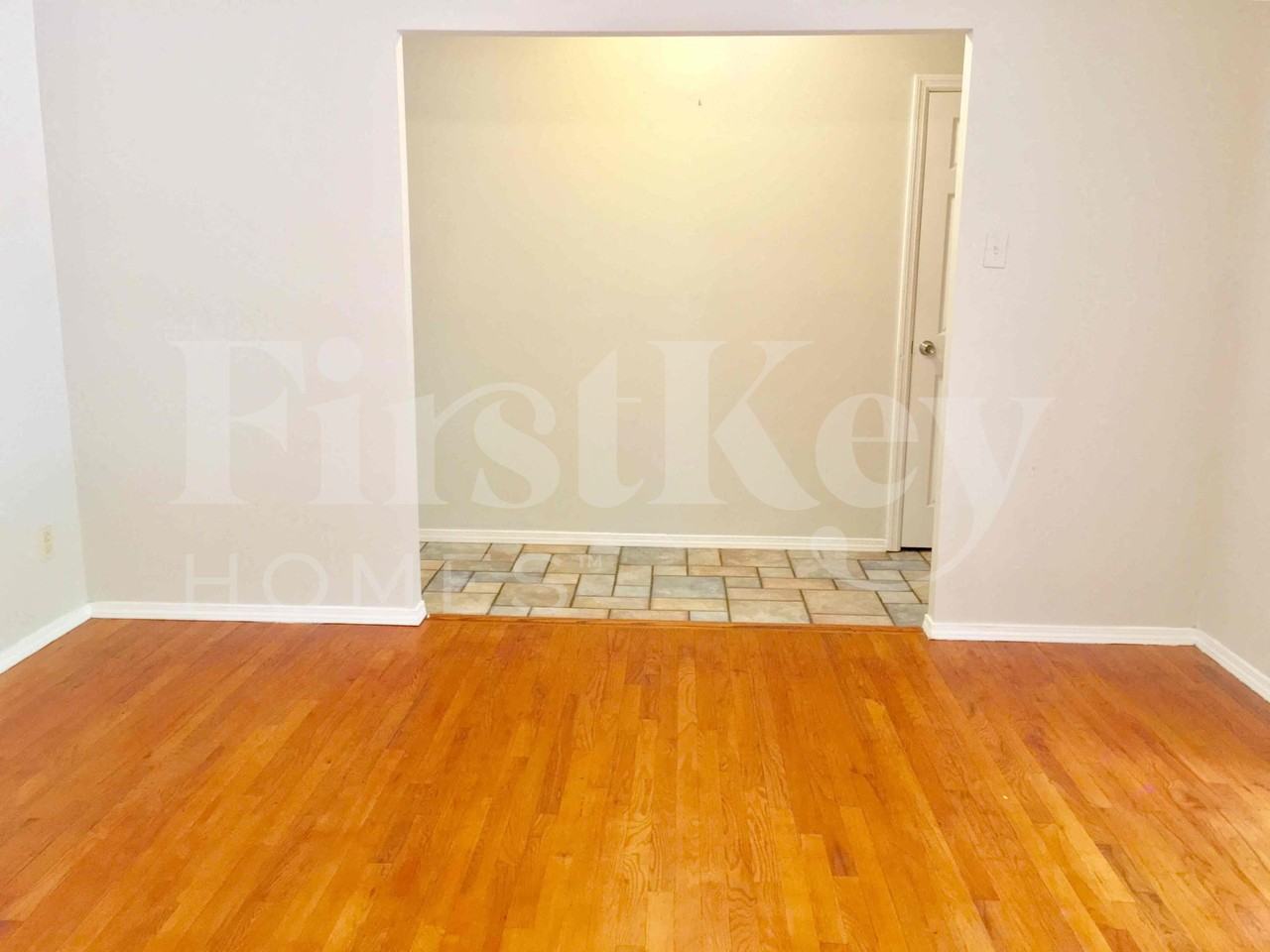 2275 Glenoro Dr - Photo 3 of 23