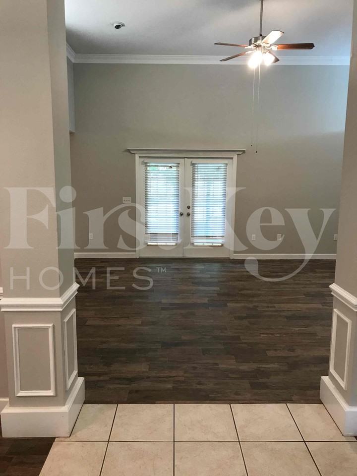 2224 Palmview Cir E - Photo 2 of 27