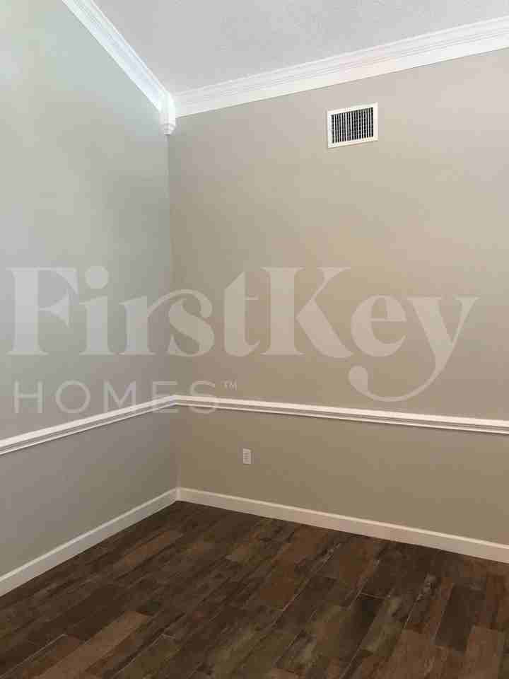 2224 Palmview Cir E - Photo 3 of 27