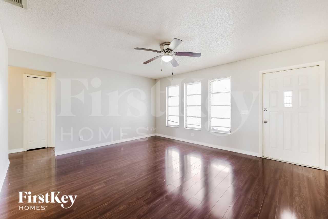 2126 Seter - Photo 3 of 16