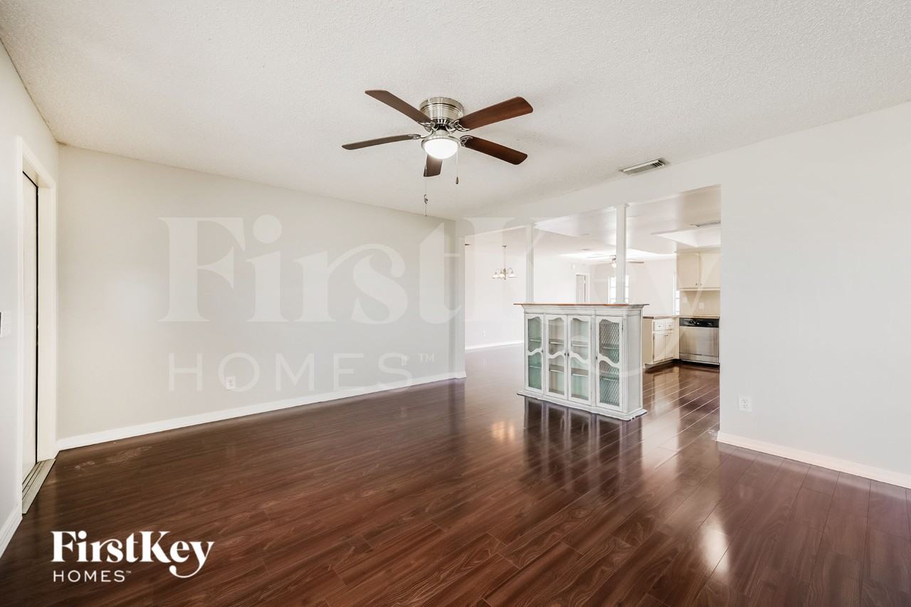 2126 Seter - Photo 4 of 16