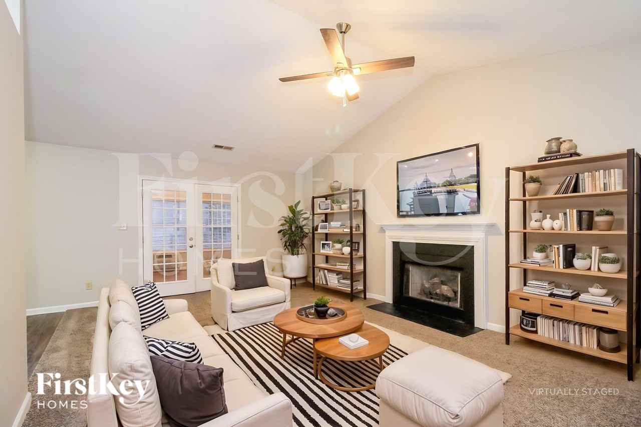 2055 Ardmore Village Ln - Photo 5 of 19