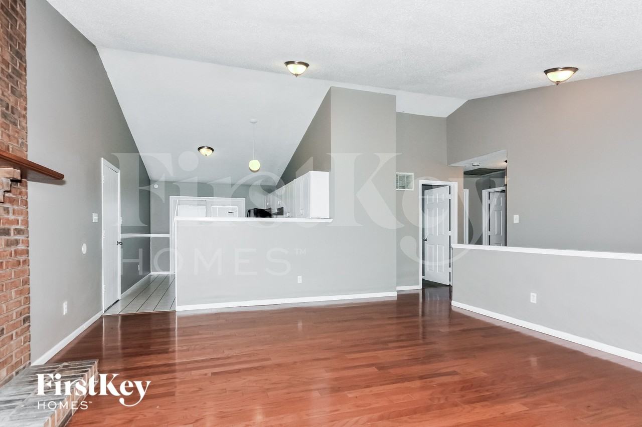 2009 Monks Hollow Dr - Photo 4 of 15