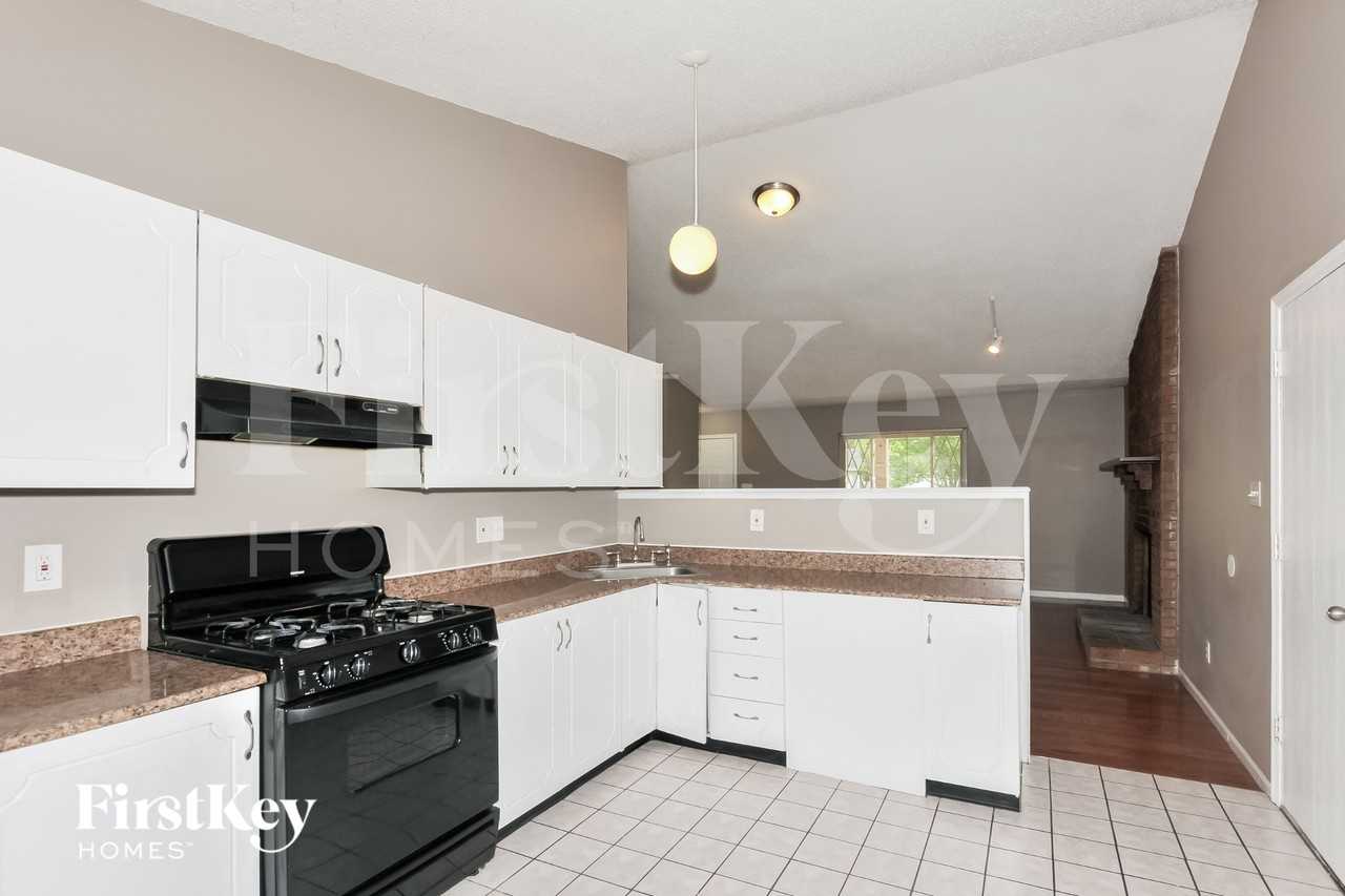 2009 Monks Hollow Dr - Photo 6 of 15