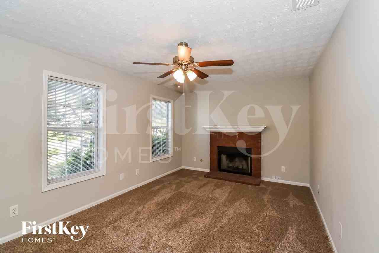 189 Bay Court Dr - Photo 2 of 15