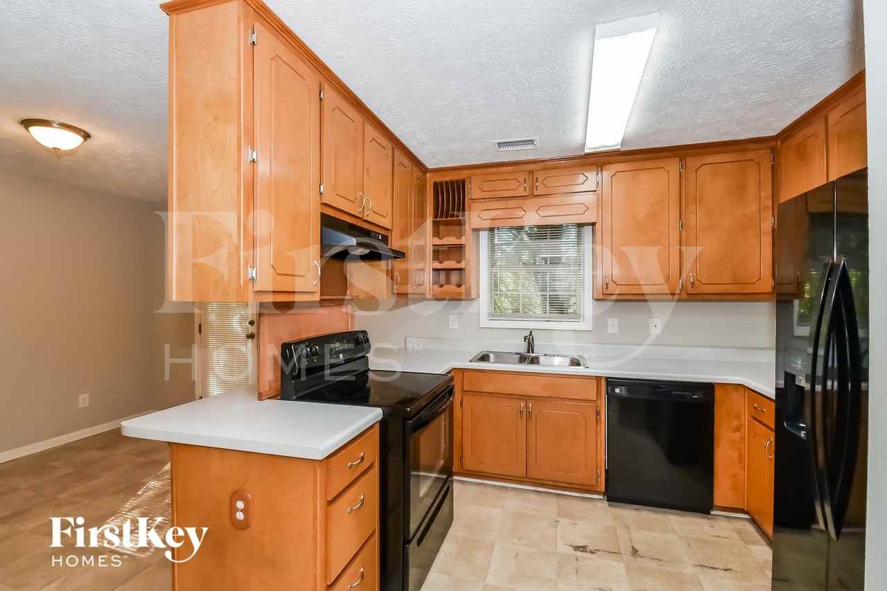 189 Bay Court Dr - Photo 3 of 15